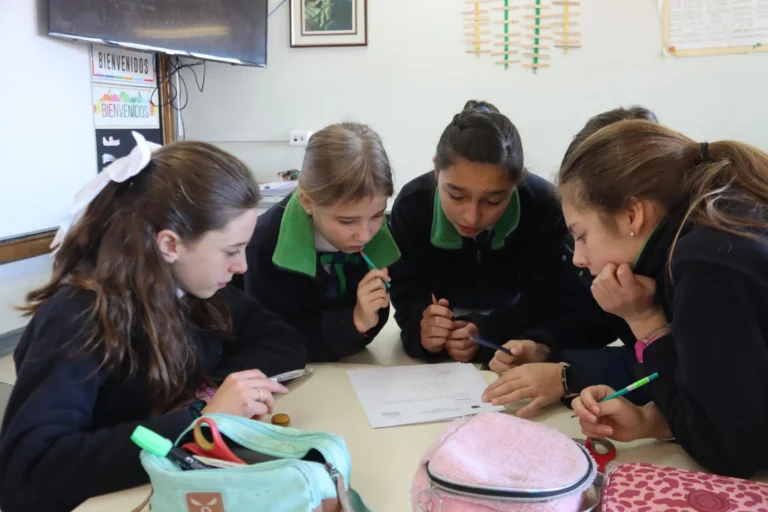 Sacerdote y académico español Lucas Buch visitó nuestros colegios
