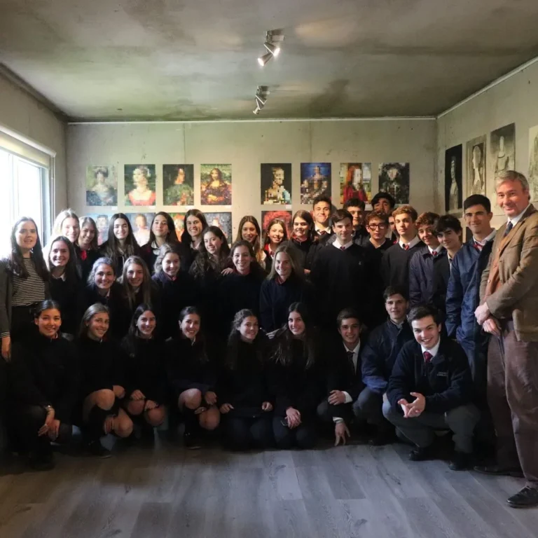 Colegios Los Andes y Cordillera realizan exposición de arte