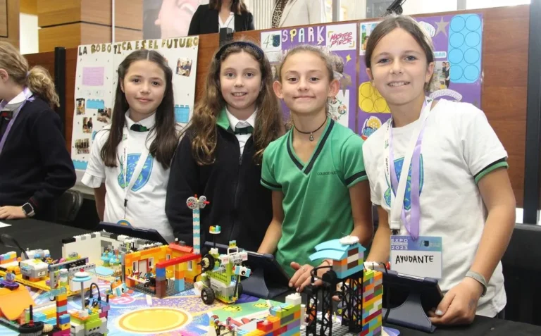 Colegio Huelén organizó feria de tecnología: participaron colegios SEDUC