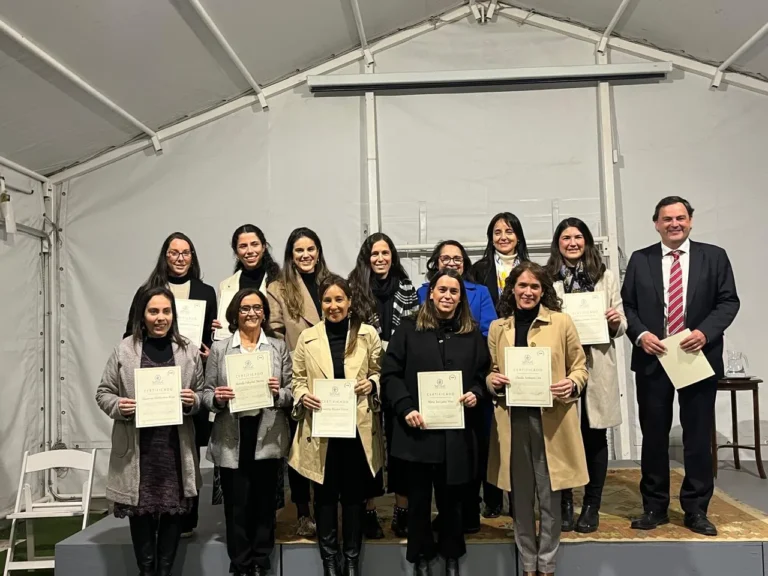 97 docentes se titulan del curso “Profesores que dejan huella”