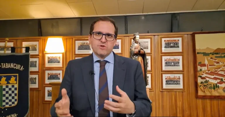 Académico español José María Torralba dio una charla a profesores SEDUC