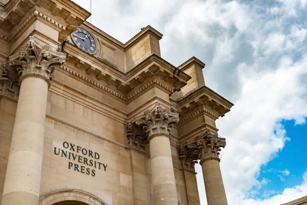 Alianza con Oxford University Press