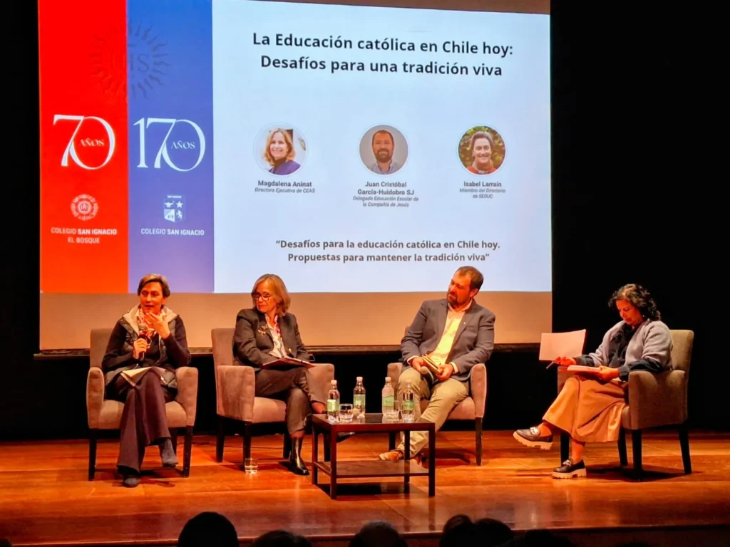 SEDUC expone en seminario de la Fundación San Ignacio El Bosque